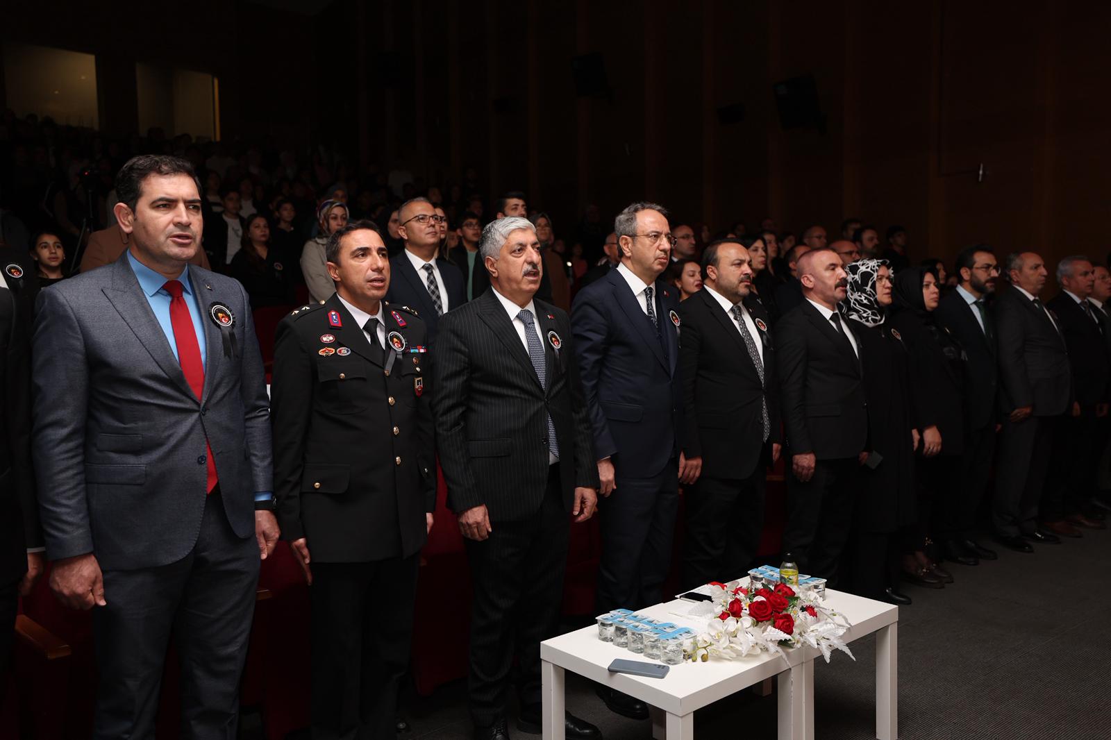 Gazi Mustafa Kemal Atatrk Sayg ve Minnetle Anld