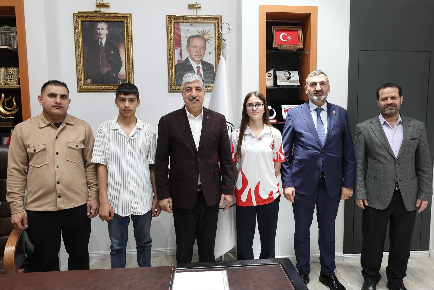 Bakan merolu, Wushu ampiyonlarn dllendirdi