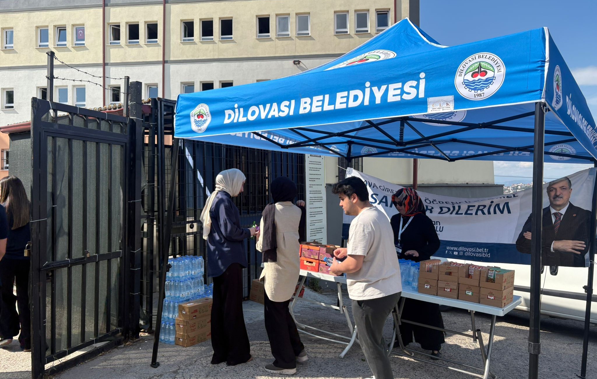 Ba�kan �mero�lu�ndan Yks Sabah� Anlaml� Destek