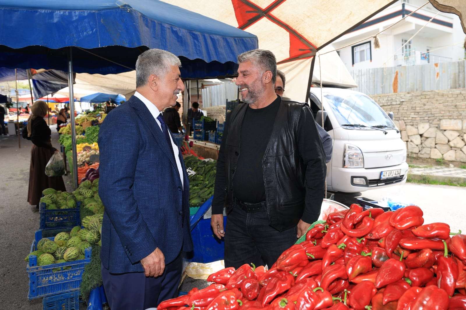 BA�KAN �MERO�LU PAZARTES� PAZARI�NDA ESNAF VE VATANDA�LARLA BULU�TU