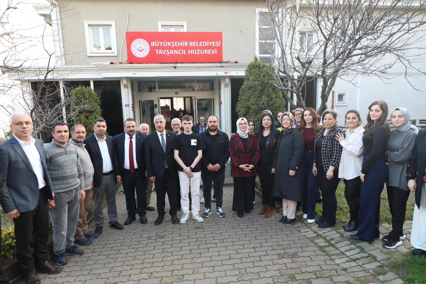 Bakanlar Tavancl Huzur Evini Ziyaret Etti