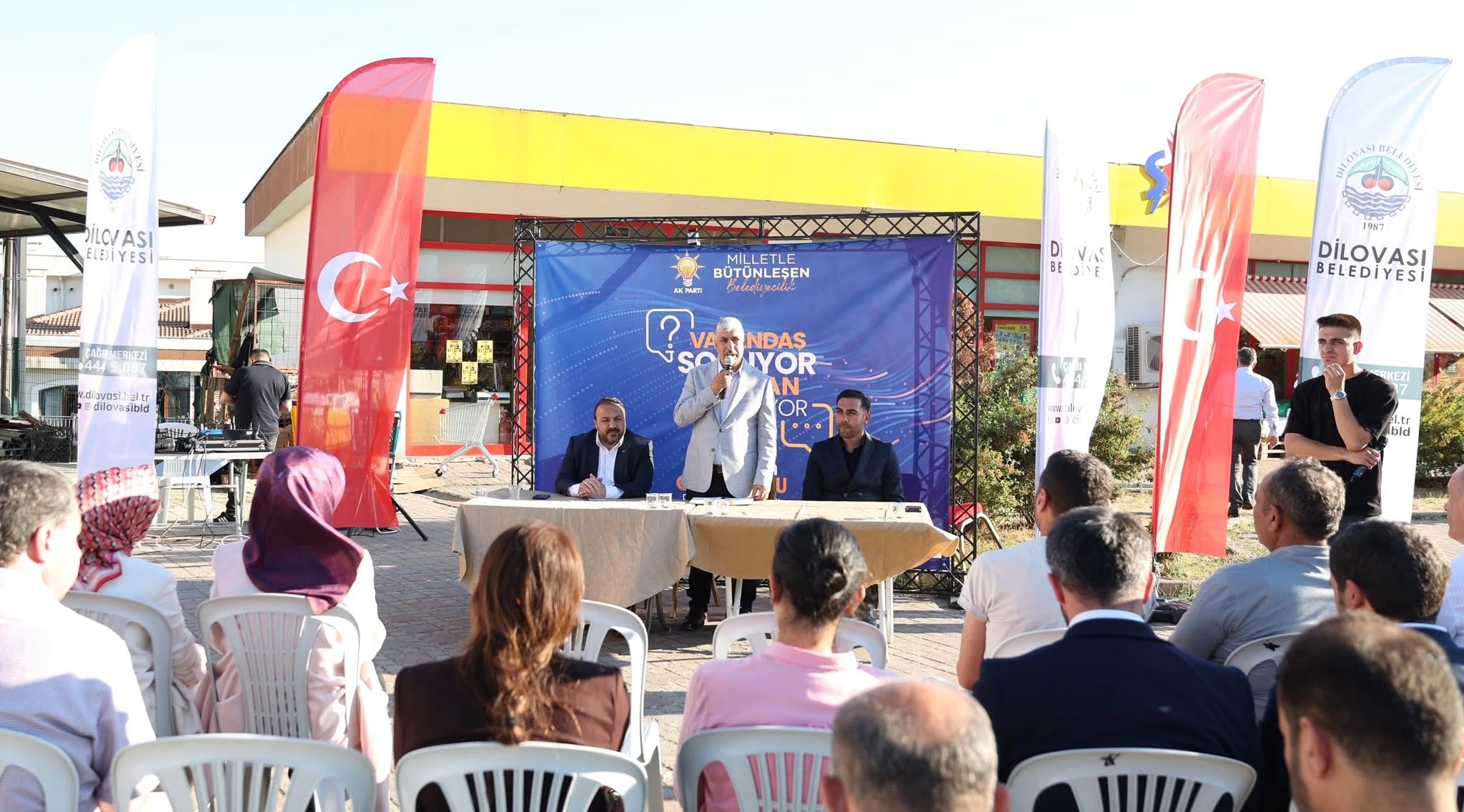 VATANDA� SORDU, �MERO�LU TEK TEK CEVAPLADI