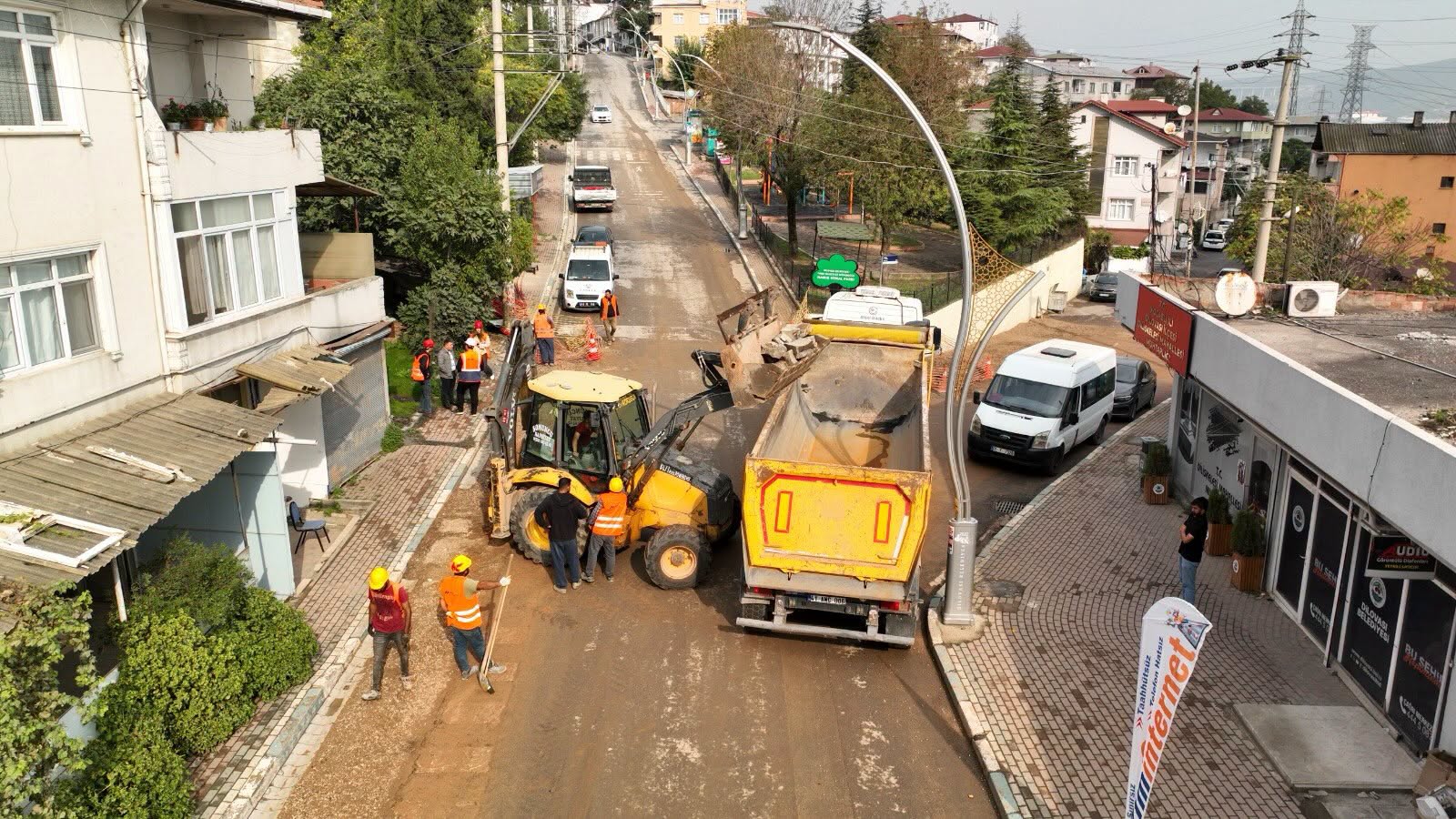 D�L�SKELESݴNDE ELEKTR�K HATLARI YER ALTINA ALINIYOR